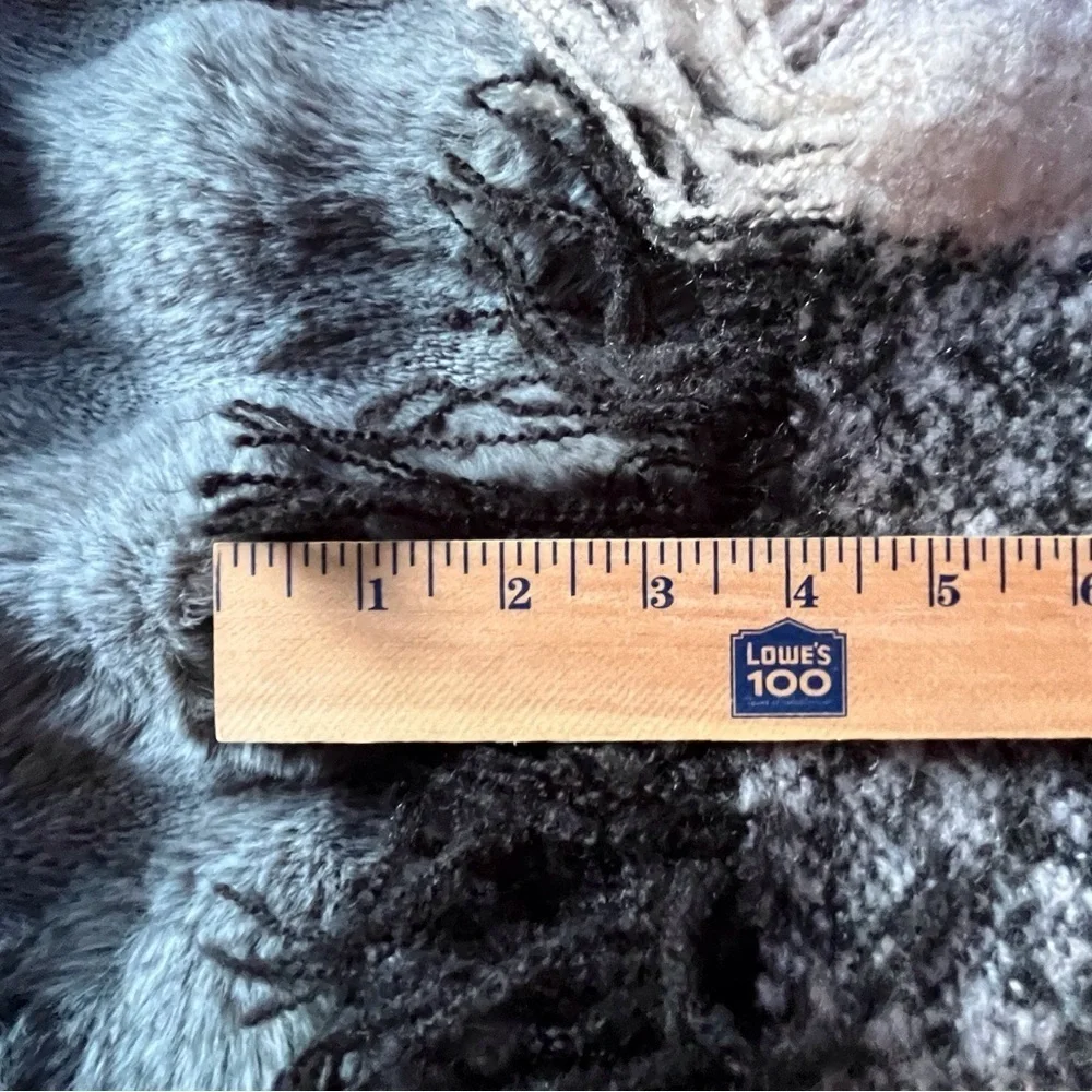 Large scarf gray white